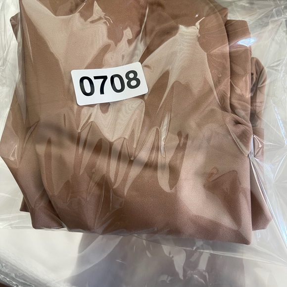 SKIMS BODY UNDERWIRE MID THIGH BODYSUIT  BD-ONS-9547W Sz X-Small Sienna Tan - Picture 5 of 5